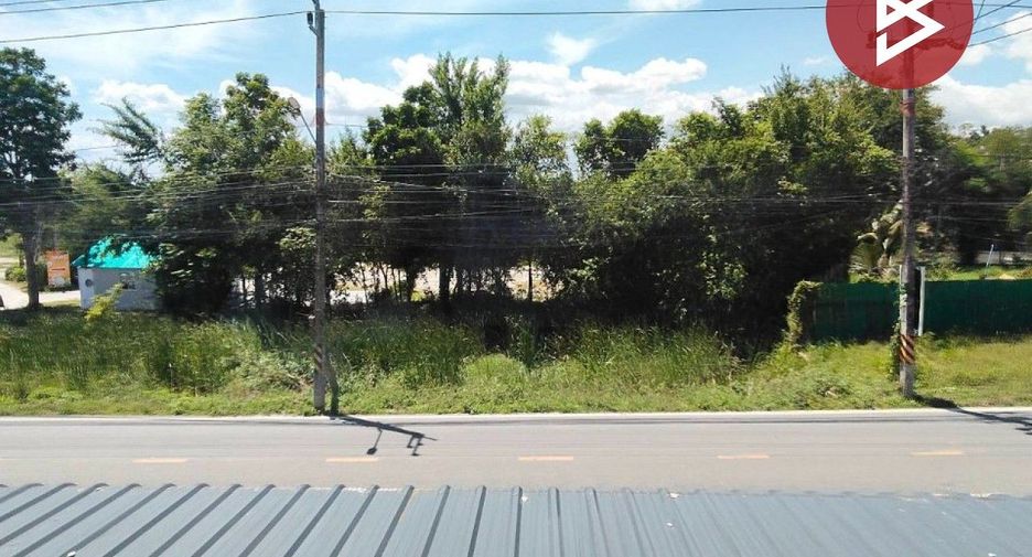 出售 2 卧室 商业空间 在 Ban Bueng, Chon Buri