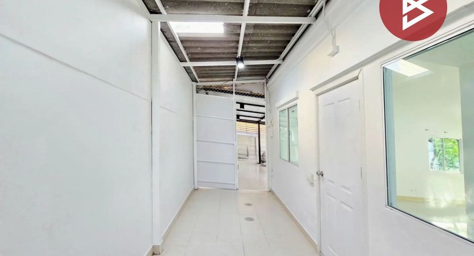 Casa adosada en venta de 3 habitaciones en Bang Phli, Samut Prakan
