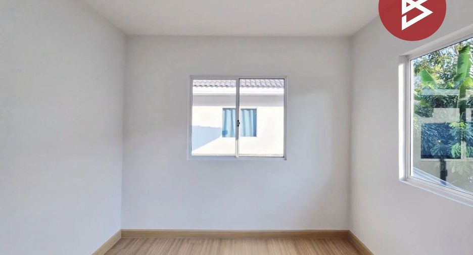 Casa adosada en venta de 3 habitaciones en Bang Phli, Samut Prakan
