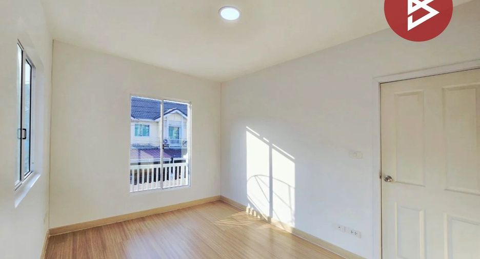 Casa adosada en venta de 3 habitaciones en Bang Phli, Samut Prakan