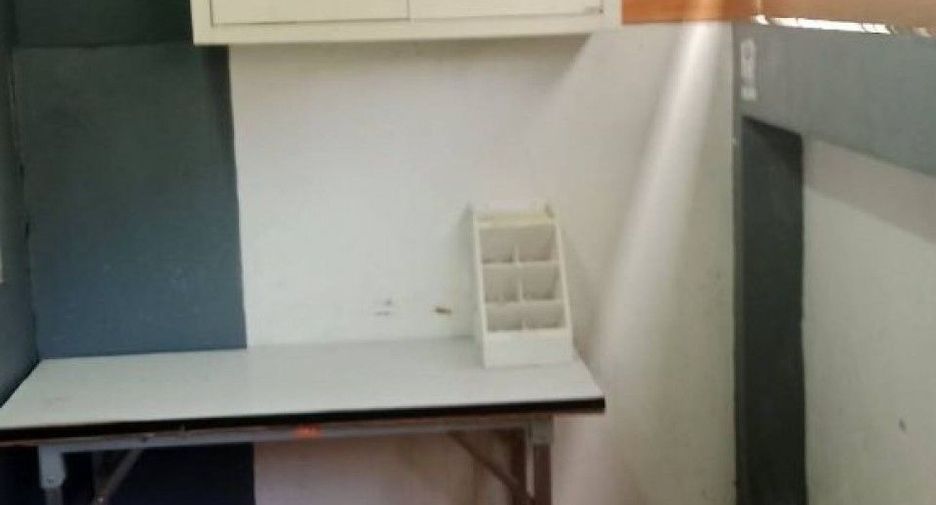 Casa adosada en venta de 3 habitaciones en Nakhon Chai Si, Nakhon Pathom
