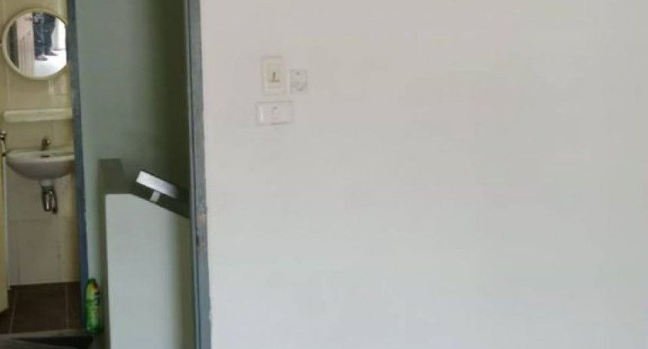 Casa adosada en venta de 3 habitaciones en Nakhon Chai Si, Nakhon Pathom