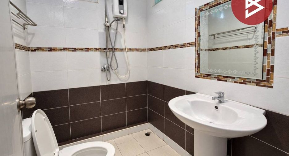 For sale 2 bedrooms townhouse in Bang Khae, Bangkok