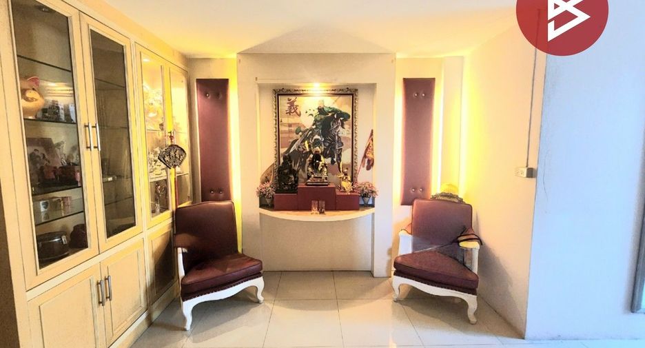 For sale 4 bedrooms retail Space in Bang Khen, Bangkok