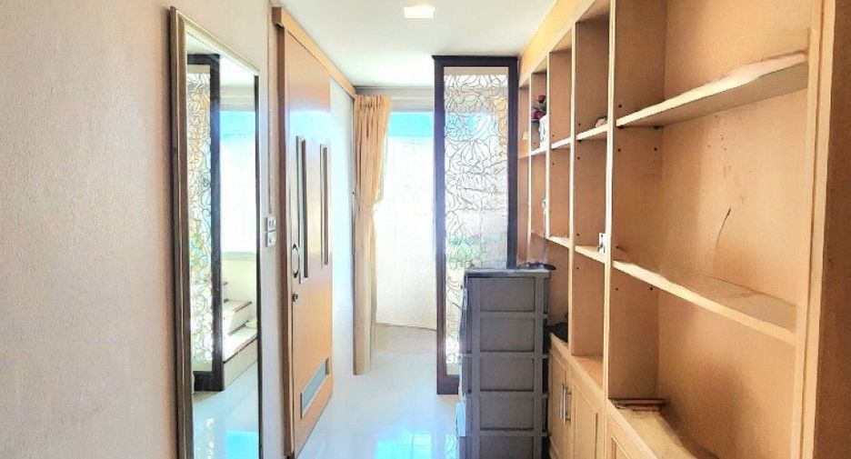 For sale 4 bedrooms retail Space in Bang Khen, Bangkok