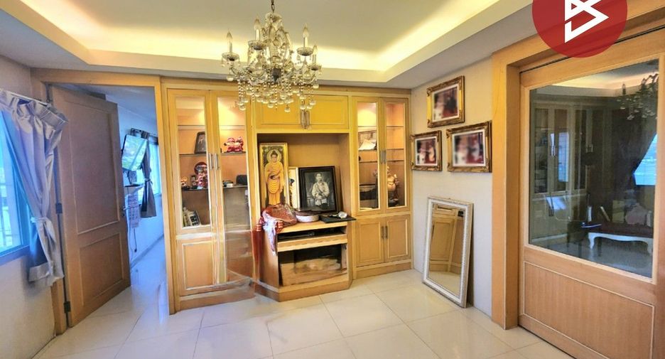 For sale 4 bedrooms retail Space in Bang Khen, Bangkok