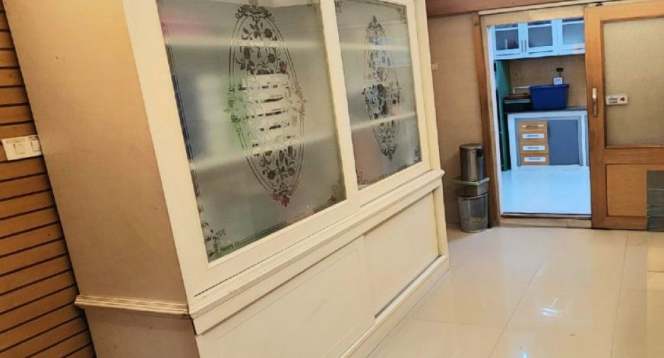 For sale 4 bedrooms retail Space in Bang Khen, Bangkok