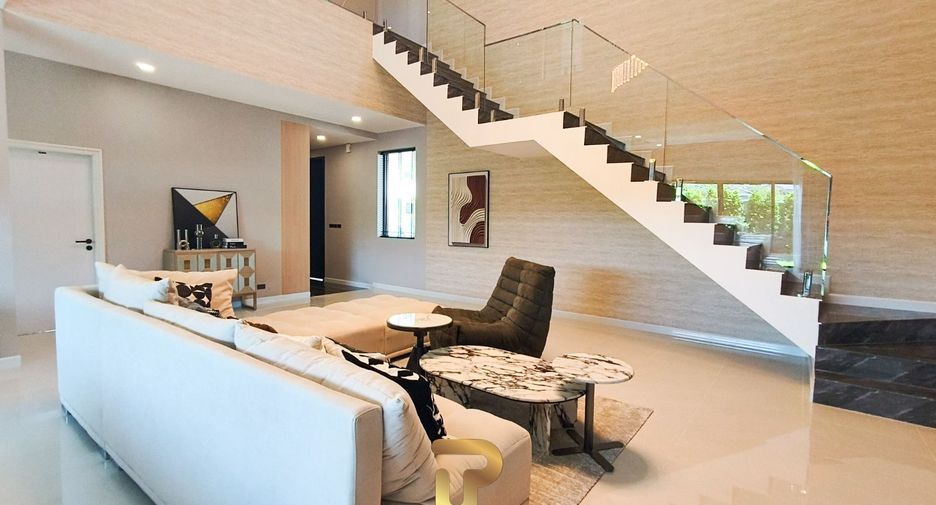 For sale 5 bedrooms villa in Huay Yai, Pattaya