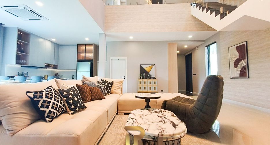 For sale 5 bedrooms villa in Huay Yai, Pattaya