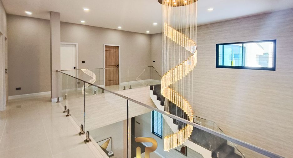 For sale 5 bedrooms villa in Huay Yai, Pattaya