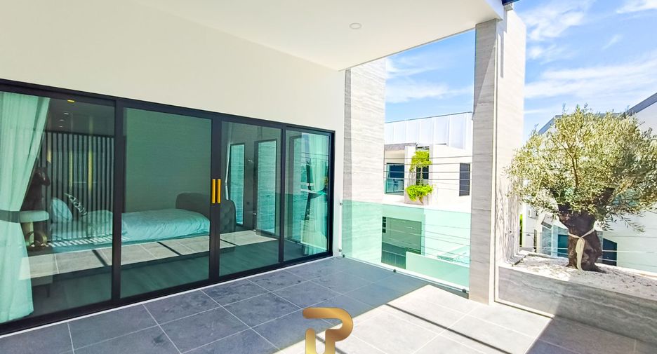 For sale 5 bedrooms villa in Huay Yai, Pattaya