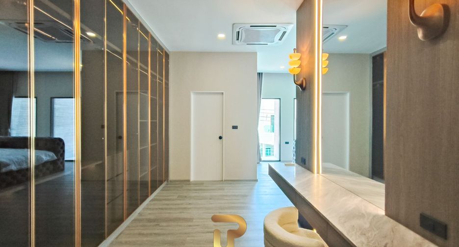 For sale 5 bedrooms villa in Huay Yai, Pattaya