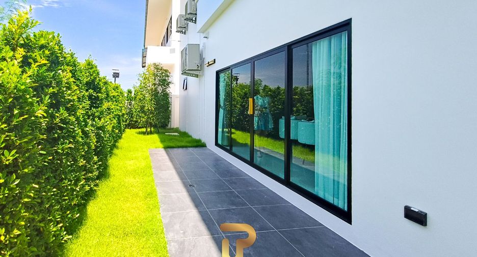 For sale 5 bedrooms villa in Huay Yai, Pattaya