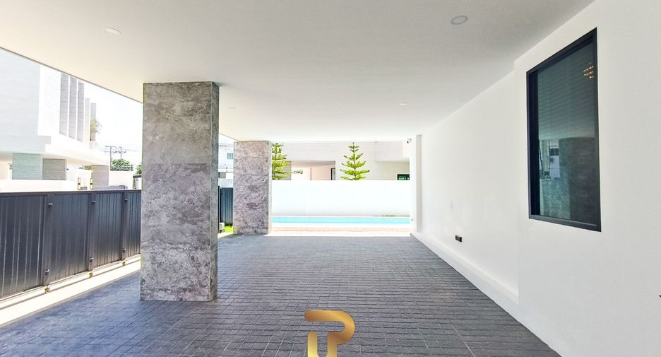 For sale 5 bedrooms villa in Huay Yai, Pattaya