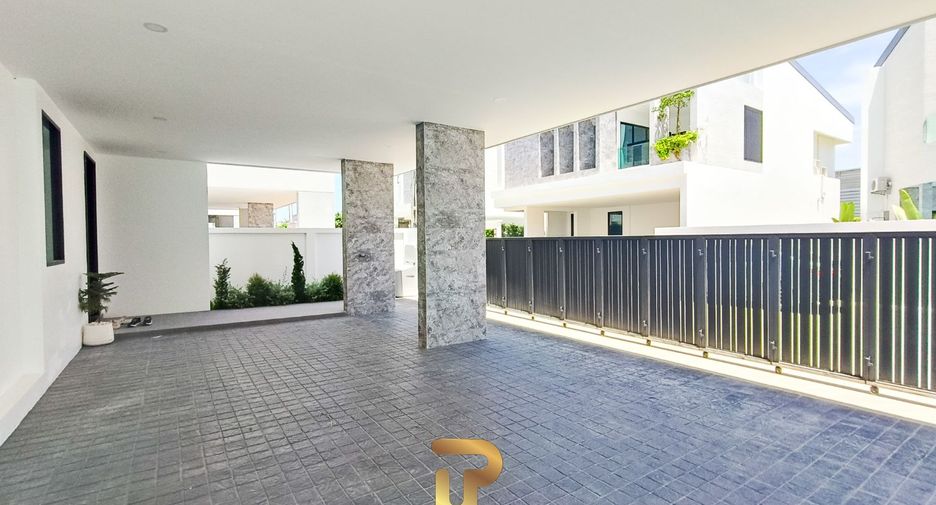 For sale 5 bedrooms villa in Huay Yai, Pattaya