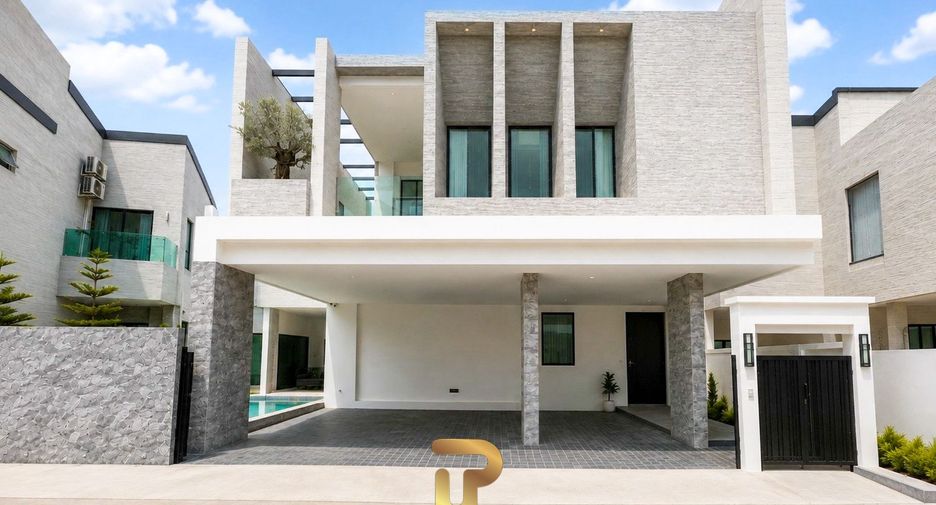 For sale 5 bedrooms villa in Huay Yai, Pattaya