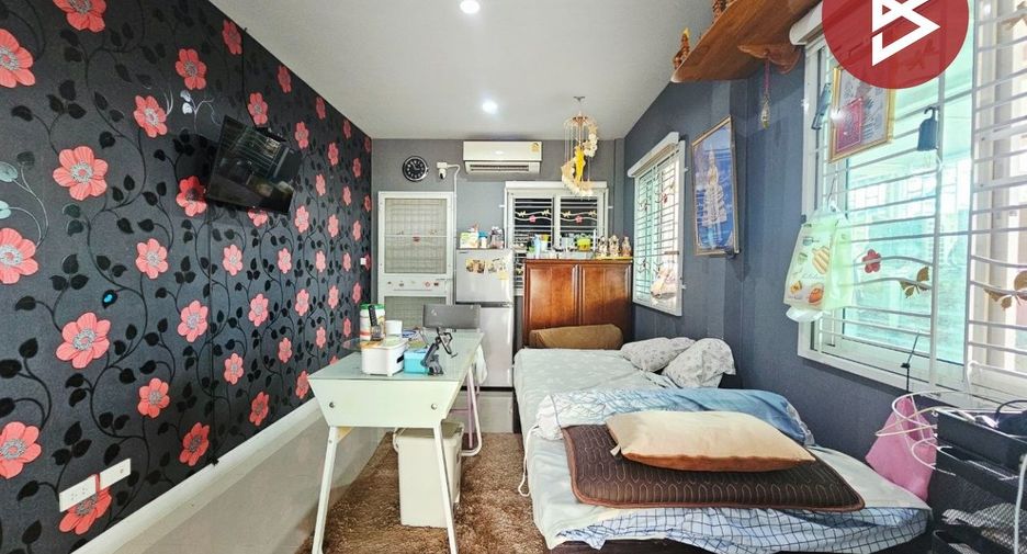 For sale 2 bedrooms townhouse in Ban Pho, Chachoengsao