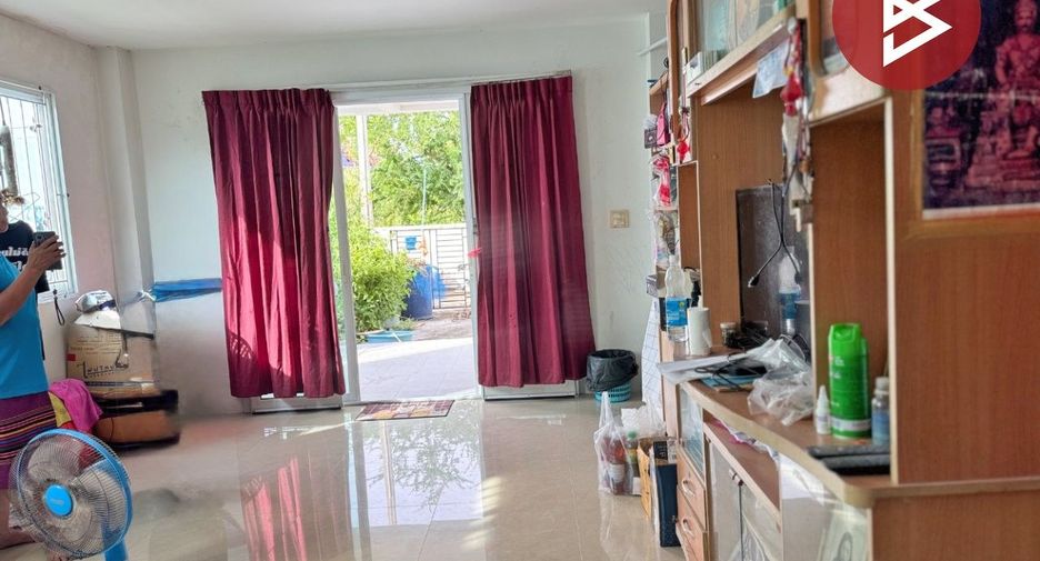 Casa adosada en venta de 3 habitaciones en Bang Pakong, Chachoengsao
