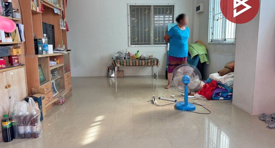 Casa adosada en venta de 3 habitaciones en Bang Pakong, Chachoengsao