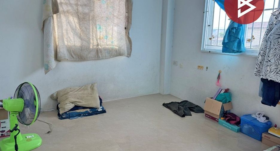 Casa adosada en venta de 3 habitaciones en Bang Pakong, Chachoengsao