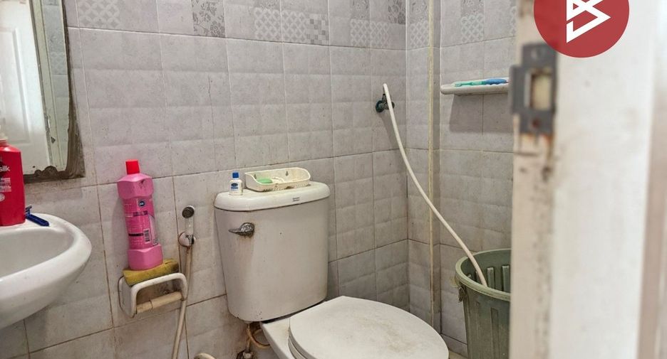 Casa adosada en venta de 3 habitaciones en Bang Pakong, Chachoengsao