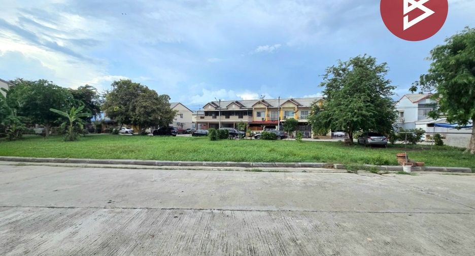 Casa adosada en venta de 3 habitaciones en Mueang Nakhon Pathom, Nakhon Pathom