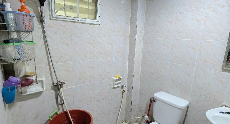 Casa adosada en venta de 3 habitaciones en Mueang Nakhon Pathom, Nakhon Pathom