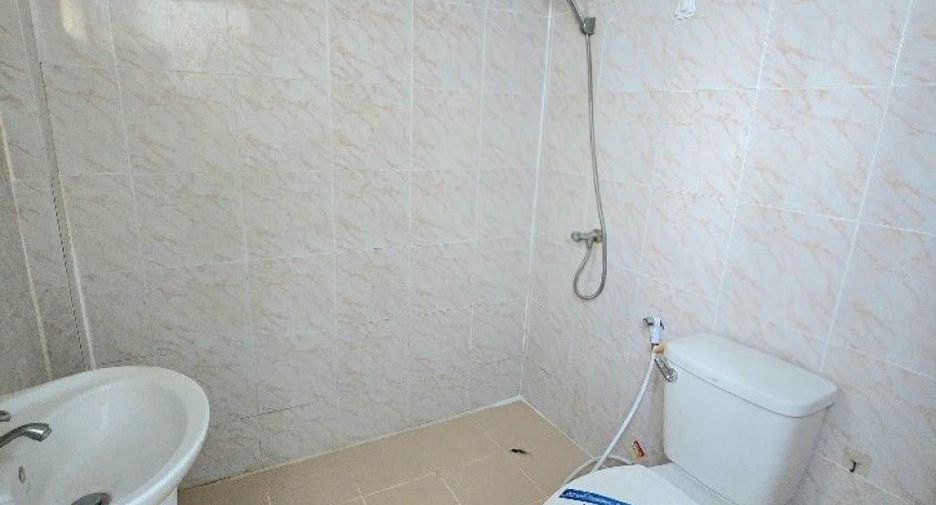 Casa adosada en venta de 3 habitaciones en Mueang Nakhon Pathom, Nakhon Pathom
