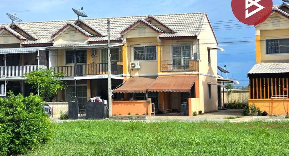 Casa adosada en venta de 3 habitaciones en Mueang Nakhon Pathom, Nakhon Pathom