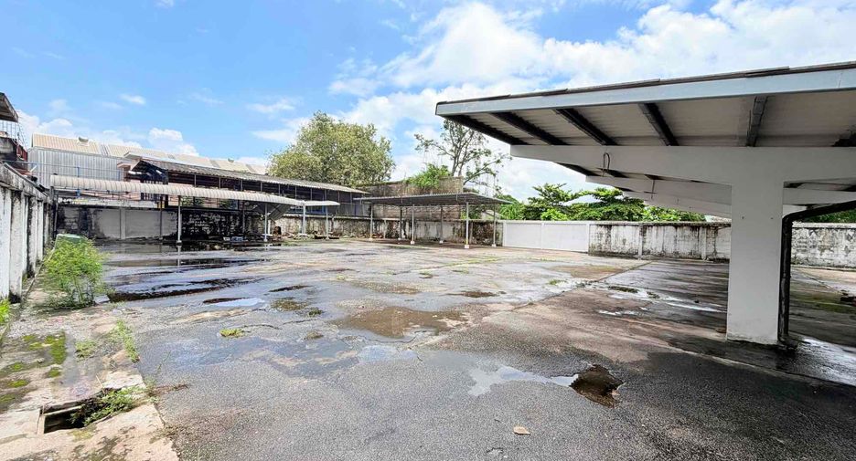出售 3 卧室 商业空间 在 Nong Han, Udon Thani