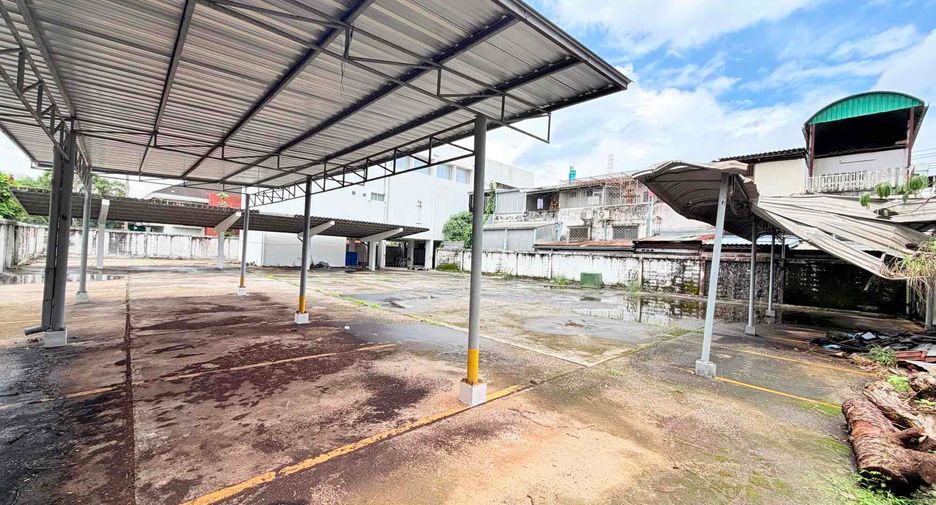 出售 3 卧室 商业空间 在 Nong Han, Udon Thani