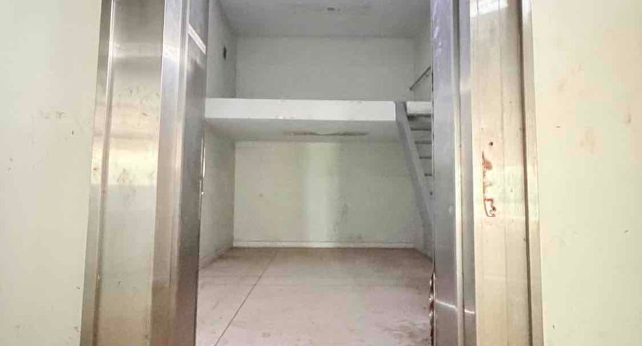 出售 3 卧室 商业空间 在 Nong Han, Udon Thani