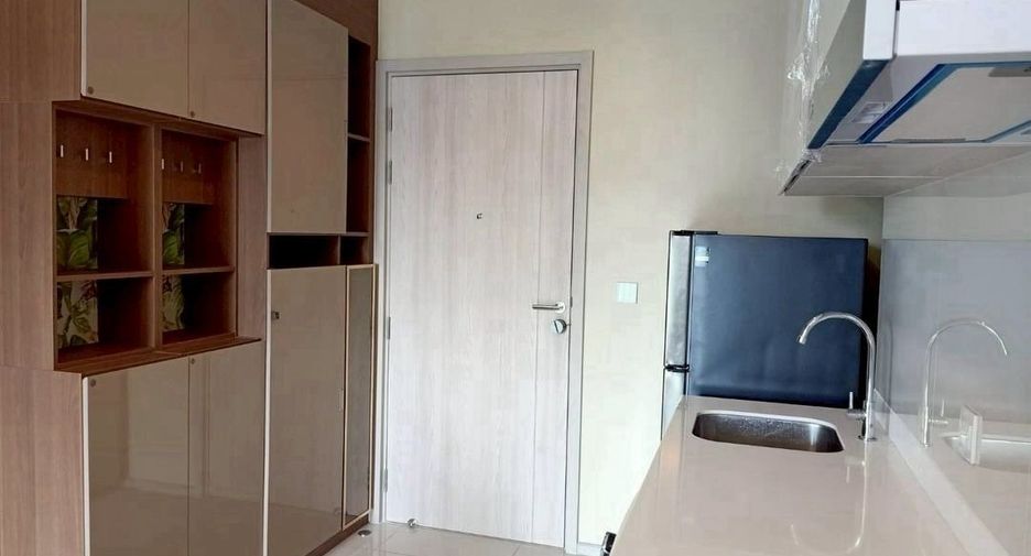 Wohnung zur Miete mit 2 Zimmer in Pathum Wan, Bangkok