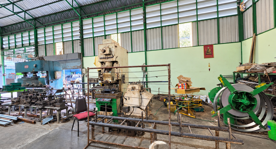 Продажа 4 спальни склад в Sai Noi, Нонтабури