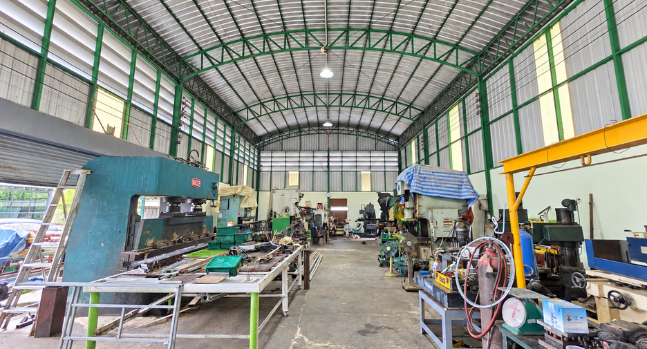 Продажа 4 спальни склад в Sai Noi, Нонтабури