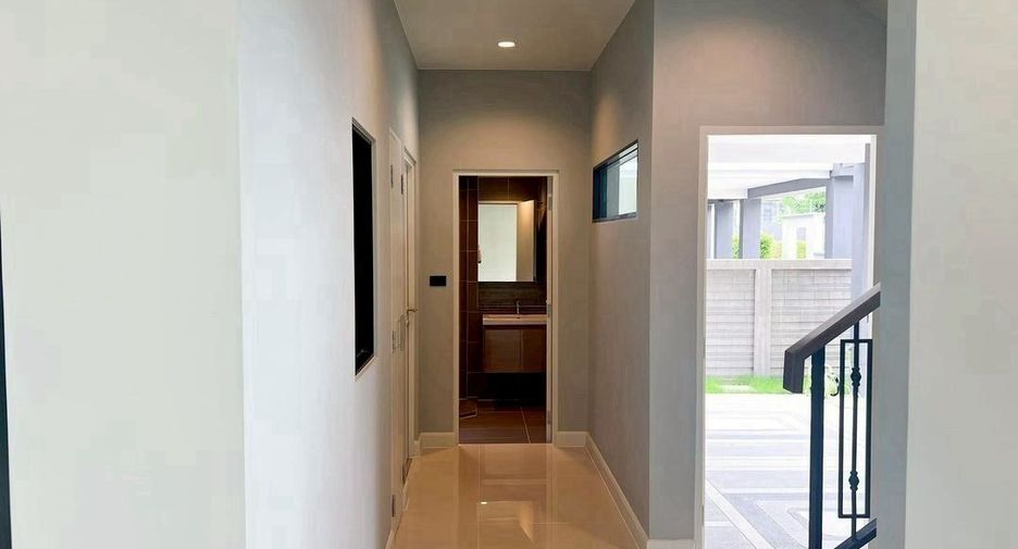 Casa en venta de 4 habitaciones en Bang Kruai, Nonthaburi