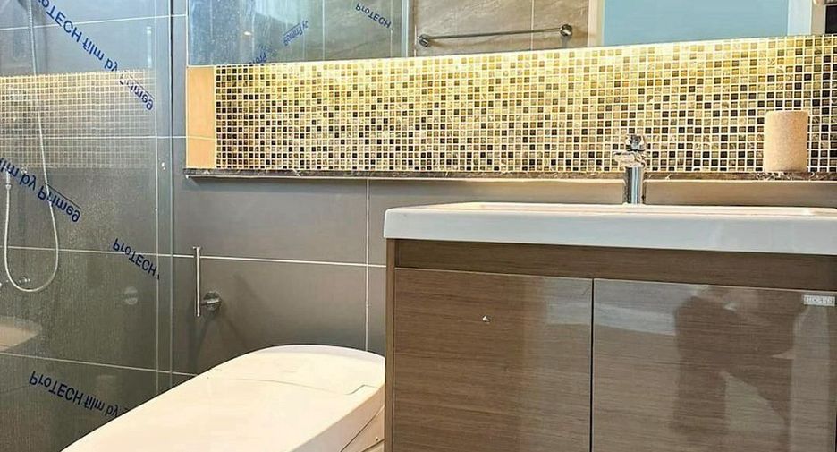 Casa en venta de 4 habitaciones en Bang Kruai, Nonthaburi