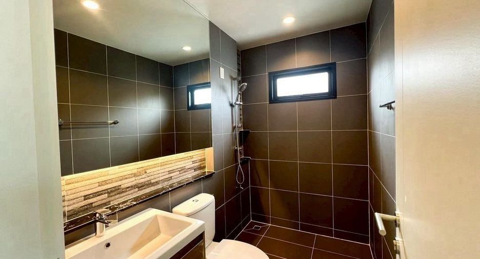 Casa en venta de 4 habitaciones en Bang Kruai, Nonthaburi