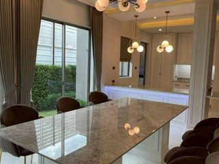 Casa en alquiler y en venta de 4 habitaciones en Lat Krabang, Bangkok