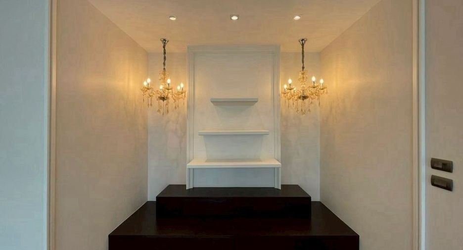 Casa en alquiler y en venta de 4 habitaciones en Lat Krabang, Bangkok