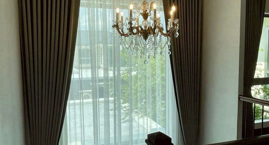 Casa en alquiler y en venta de 4 habitaciones en Lat Krabang, Bangkok