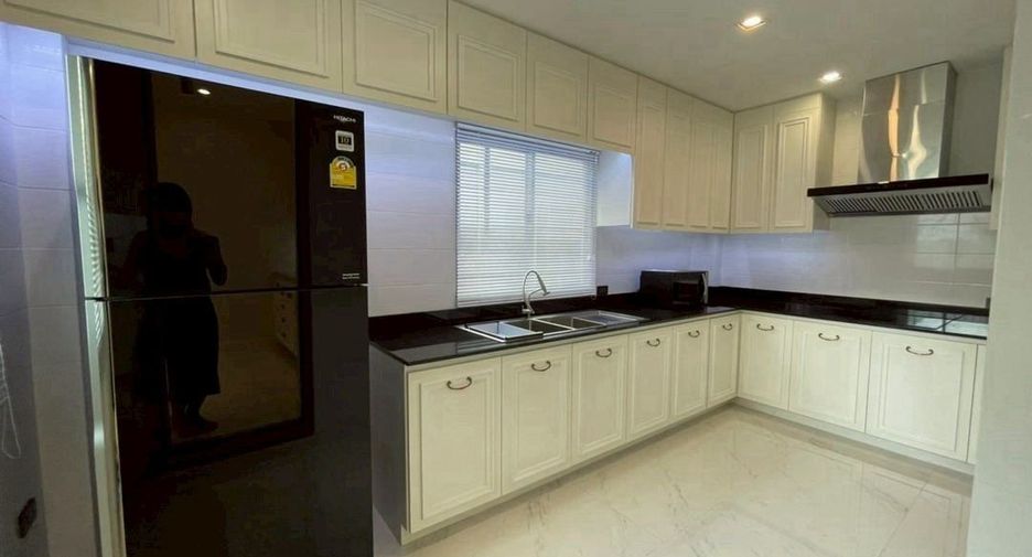 Casa en alquiler y en venta de 4 habitaciones en Lat Krabang, Bangkok