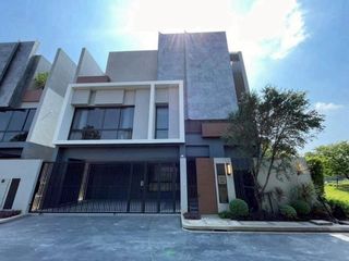 Casa en alquiler de 4 habitaciones en Bang Kapi, Bangkok