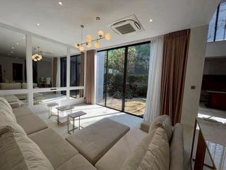 Casa en alquiler de 4 habitaciones en Bang Kapi, Bangkok