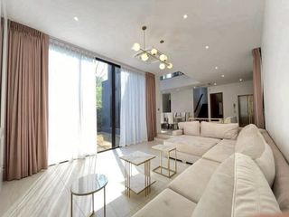 Casa en alquiler de 4 habitaciones en Bang Kapi, Bangkok