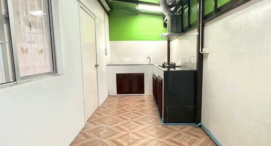 Casa adosada en venta de 3 habitaciones en Phra Samut Chedi, Samut Prakan
