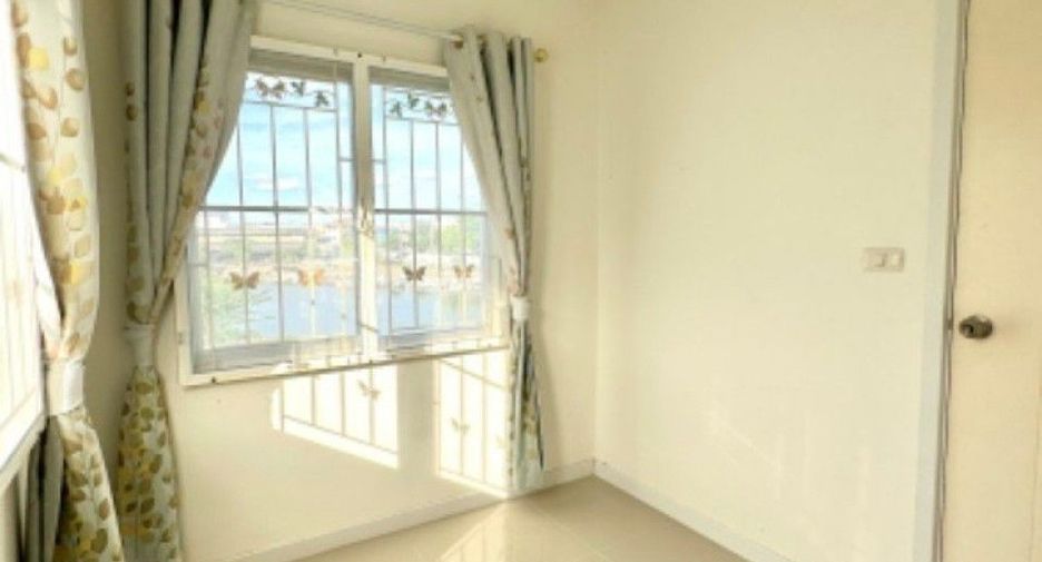 Casa adosada en venta de 3 habitaciones en Phra Samut Chedi, Samut Prakan