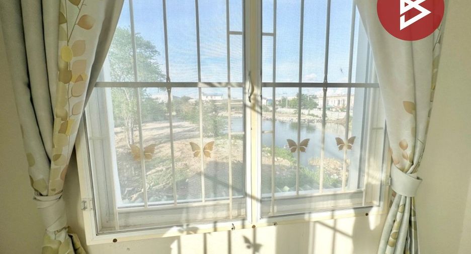 Casa adosada en venta de 3 habitaciones en Phra Samut Chedi, Samut Prakan