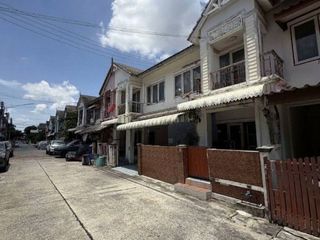 Reihenhaus zum Kauf mit 6 Zimmer in Lam Luk Ka, Pathum Thani