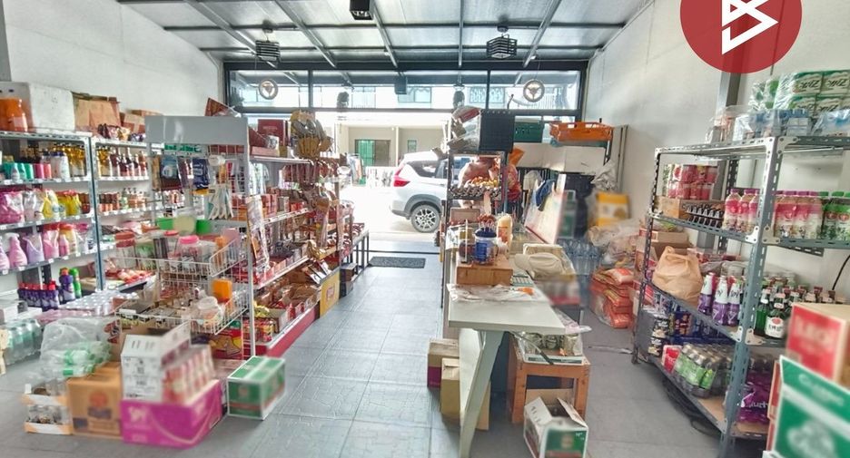 For sale 4 bedrooms townhouse in Mueang Samut Prakan, Samut Prakan
